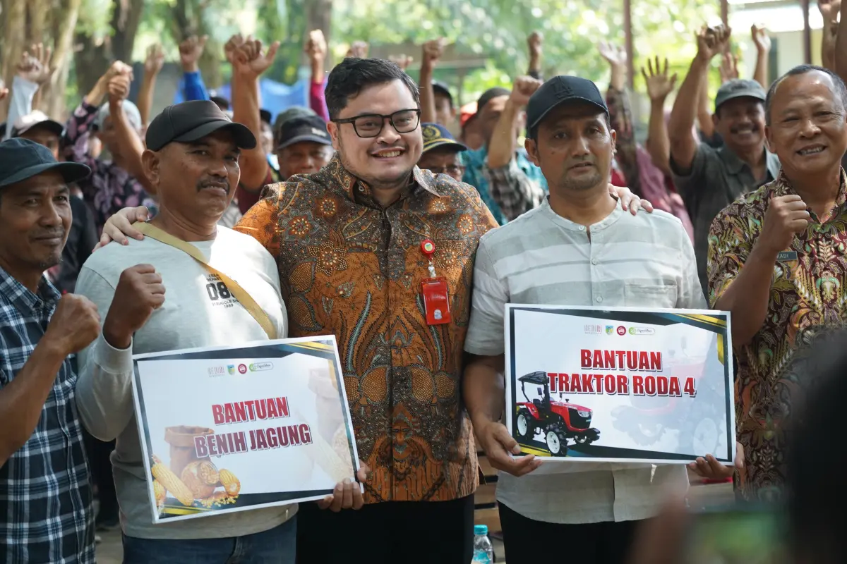 Dukung Program Ketahanan Pangan, Bupati Kediri Bantu Petani Benih Jagung dan Traktor