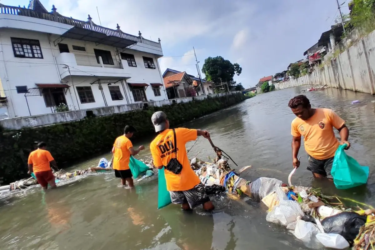 Sungai Dipagari Penahan Sampah, Pemkot Yogyakarta Tambah 9 Trash Barrier Baru pada 2026