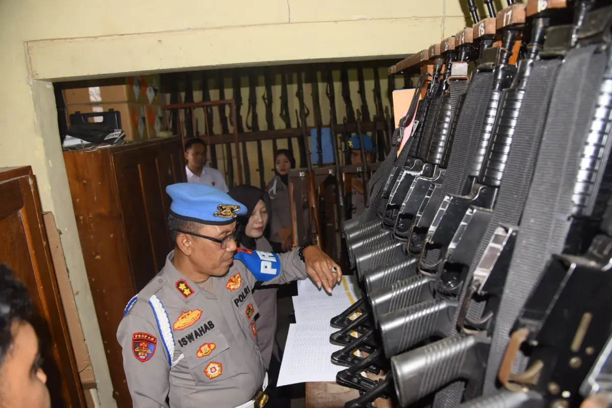 Bidpropam Polda Jatim Periksa Kelaikan Senjata Api Polres Bondowoso
