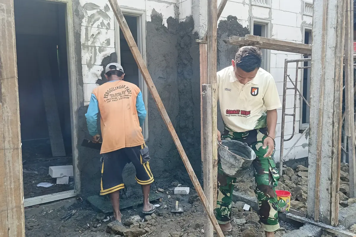 Gotong Royong TMMD 128 Gresik Hidupkan Kepedulian di Desa Slempit