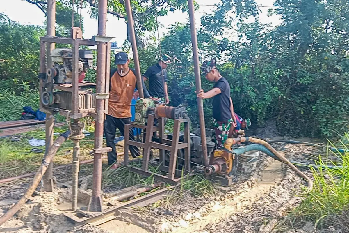 Dari Lumpur Sawah Slempit, TMMD 128 Gresik Hadirkan Harapan Air untuk Petani