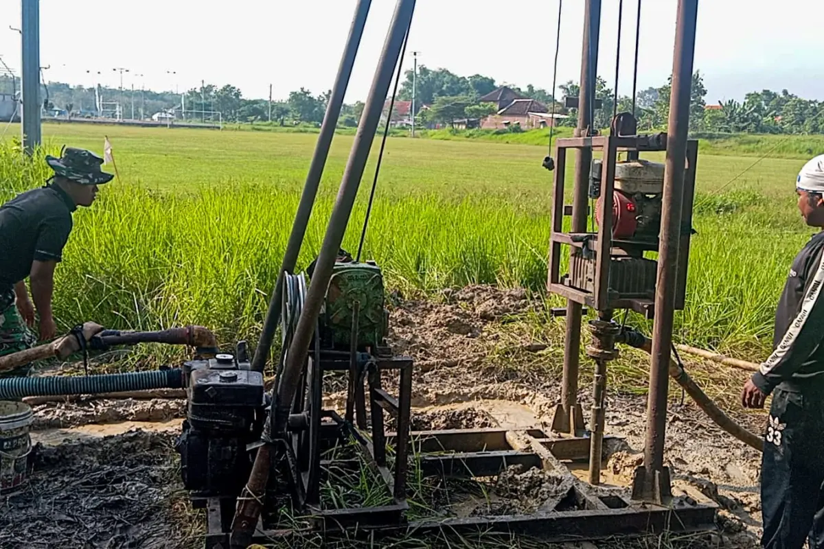 TMMD 128 Gresik Bangun Sumur Bor, Jawab Krisis Air Pertanian Slempit