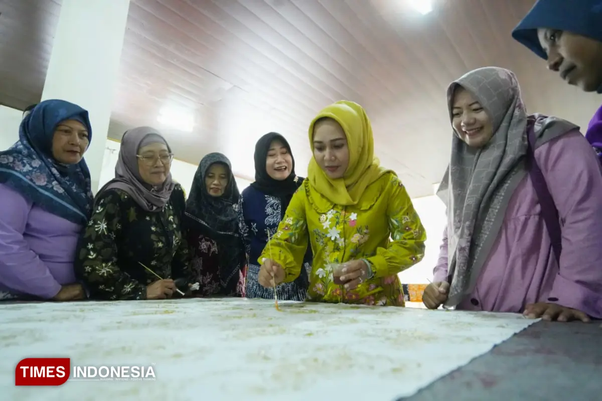 Laksanakan Amanat Musrenbang, Warga Pulorejo Kota Mojokerto Dilatih Membatik