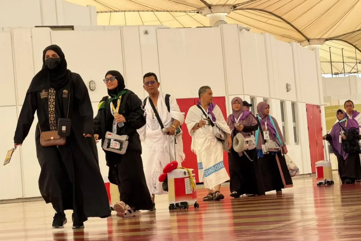 Gerak Cepat Tim Daker Bandara Amankan Barang Tercecer Milik Jemaah Haji Indonesia