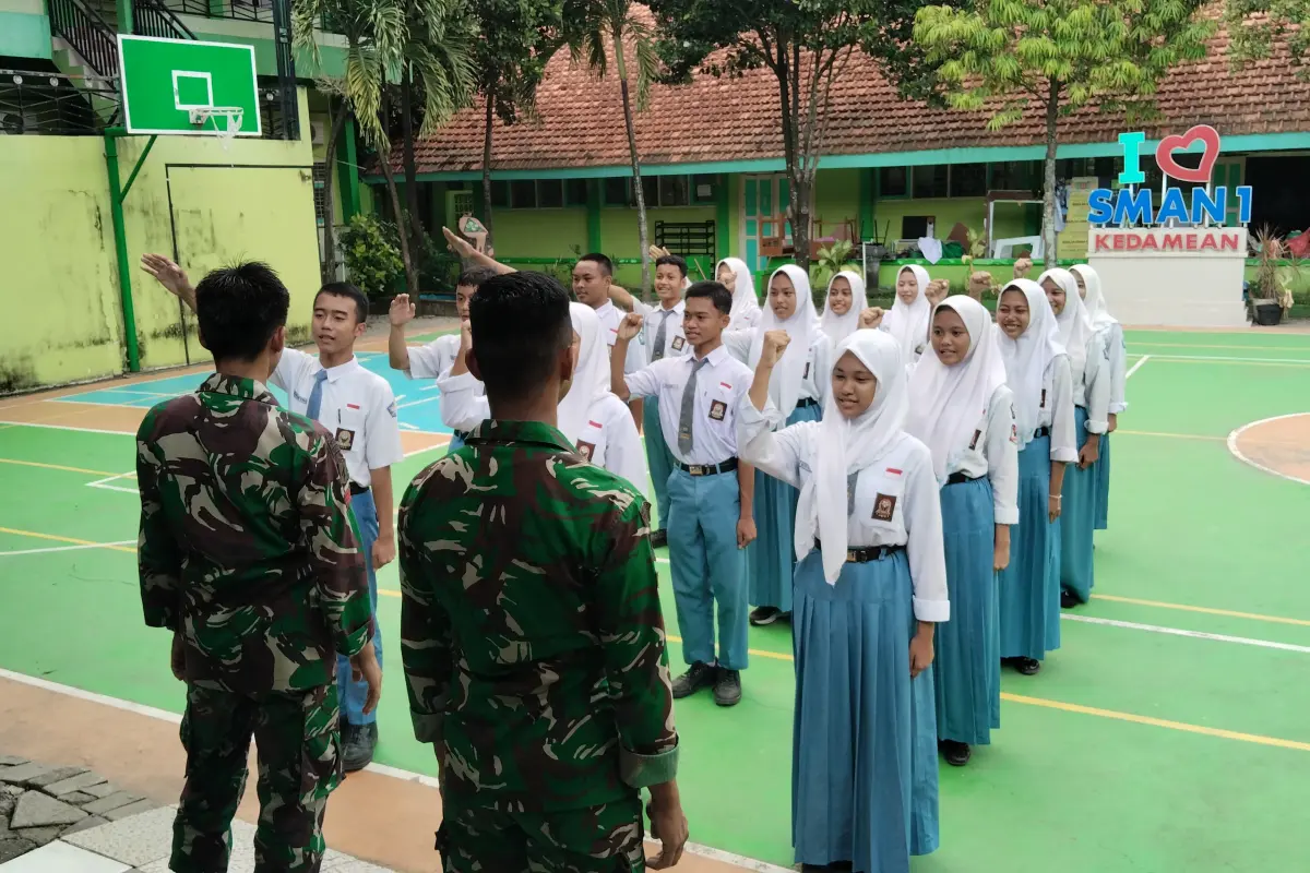 TMMD 128 Gresik Latih PBB di SMAN 1 Kedamean, Disiplin Siswa Diasah