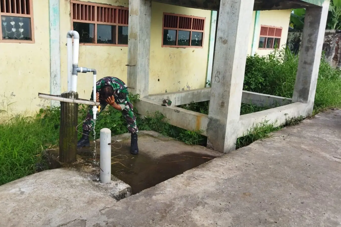 TMMD 128 Probolinggo Bangun Sumur Bor untuk Dukung Produktivitas Pertanian di Desa Widoro