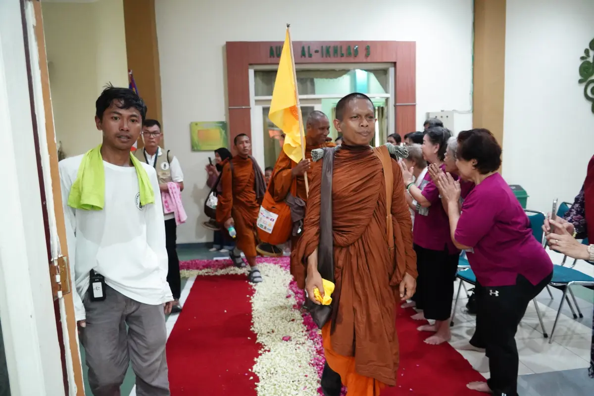 Kemenag Jatim Sambut 57 Bhikkhu dalam Rangkaian Indonesia Walk for Peace 2026