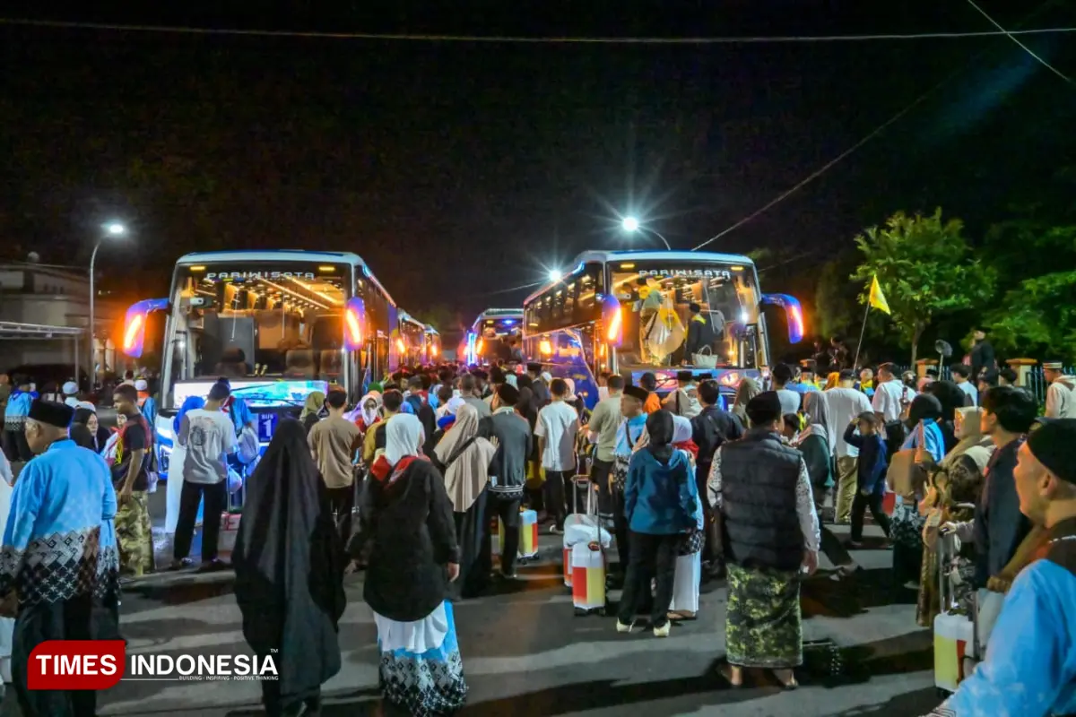 Suasana Haru Warnai Keberangkatan Jemaah Haji Banjarnegara