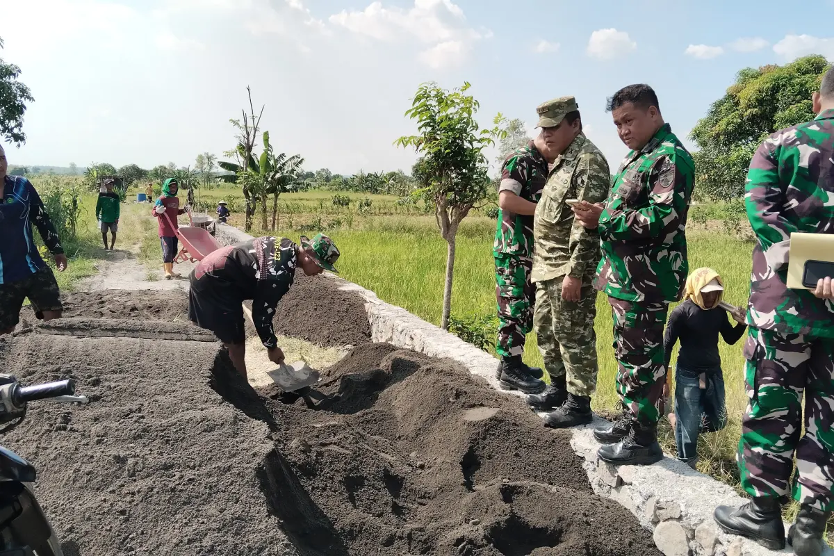 Sterdam V Brawijaya Tinjau TMMD 128 Gresik, Pastikan Proyek Tepat Sasaran