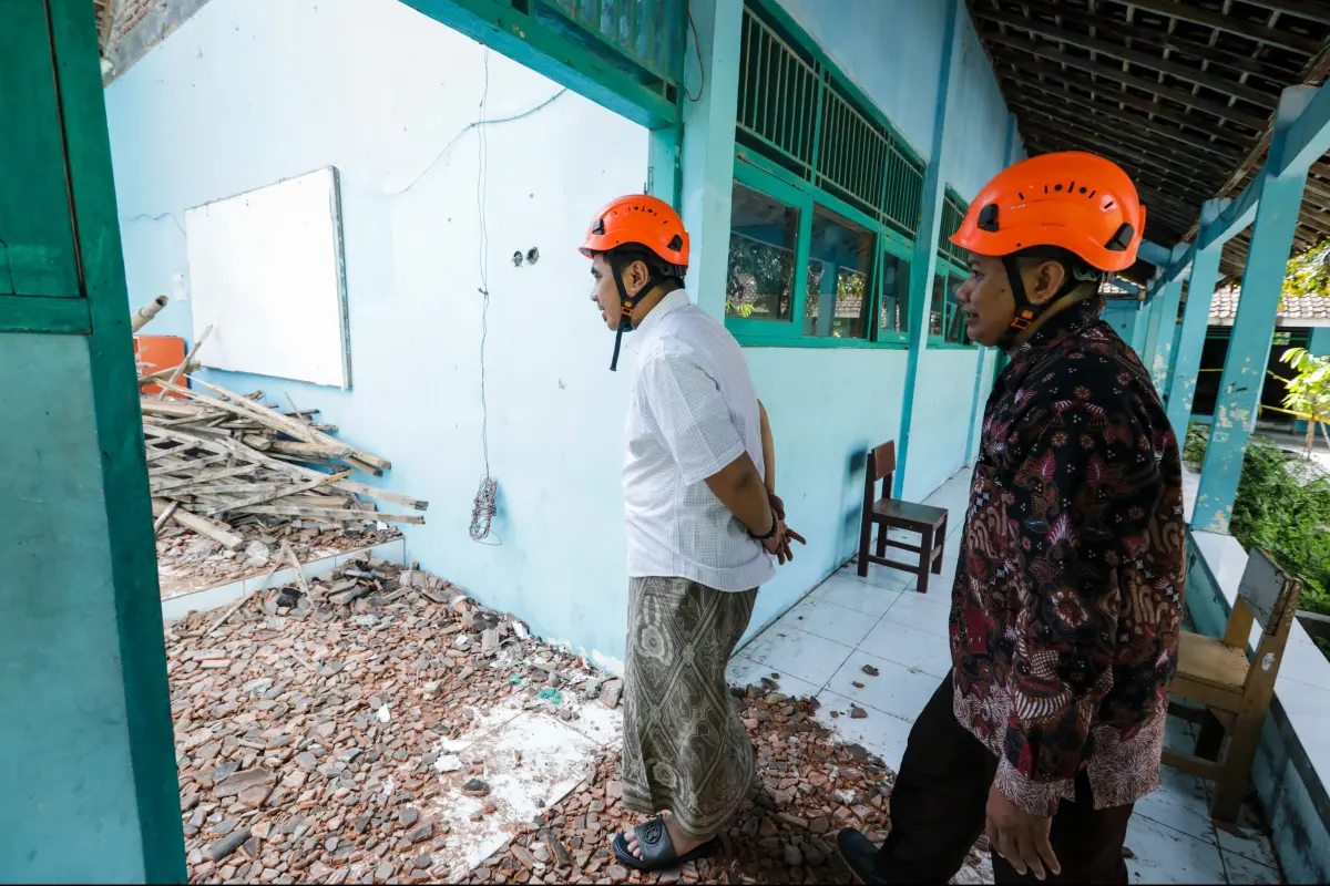 Taj Yasin Gerak Cepat Bantu Perbaikan MTs Muhammadiyah 4 Bulu Sragen yang Roboh