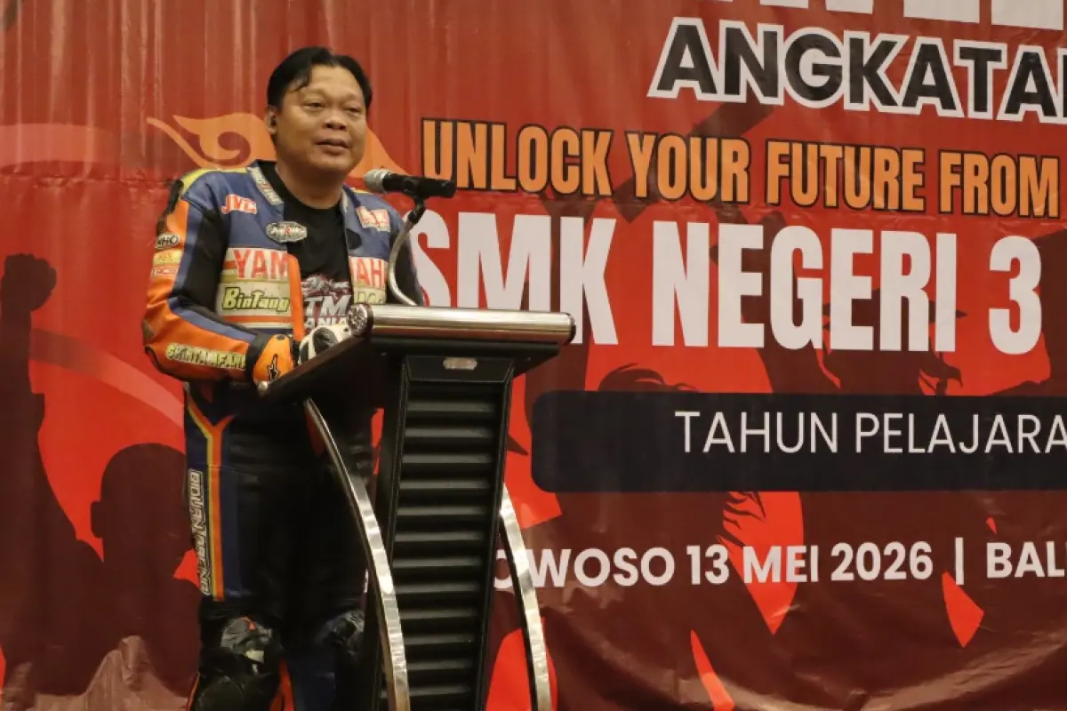 Kepala Sekolah SMK 3 Bondowoso Tampil dengan Wearpack Baju Balap Road Race, Apa Maknanya?