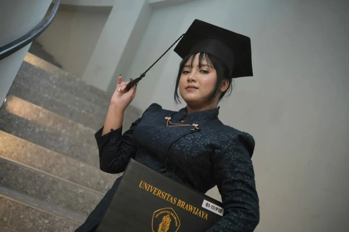 Menjadi Berbeda Bukanlah Halangan, Kisah Mahasiswa Vokasi Tembus Magister Luar Negeri