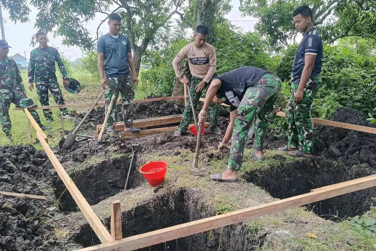 Dari Lumpur Sawah Slempit, Satgas TMMD 128 Gresik Menampung Harapan Petani