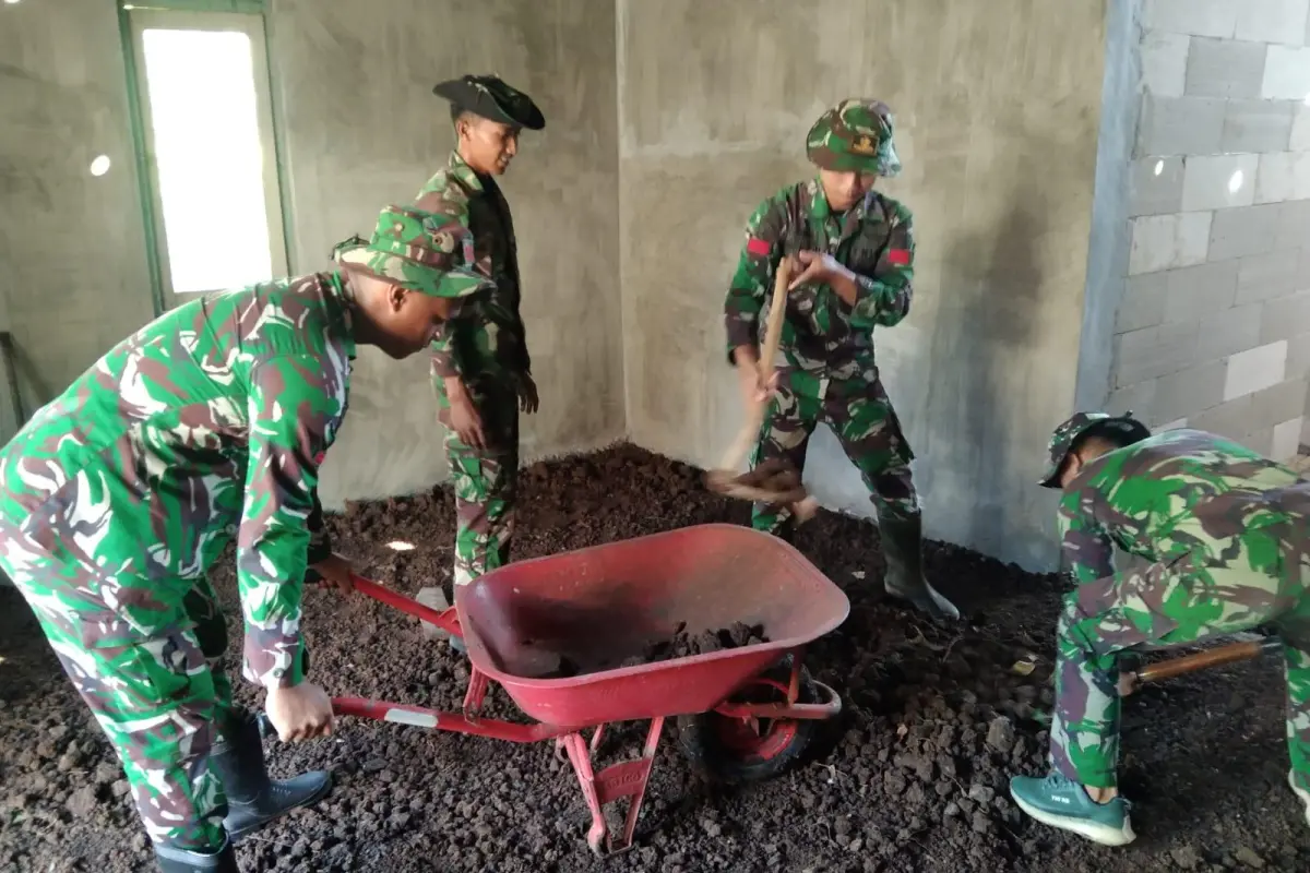 TMMD 128 Probolinggo Bangun Rumah Layak untuk Sayani, 85 Tahun