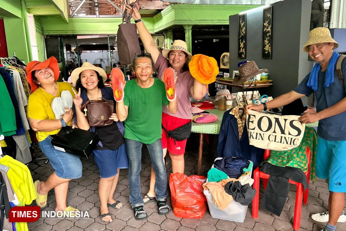 Garage Sale Alumni Unitomo, Jual Barang Tak Terpakai Membuat Hidup Lebih Bernilai