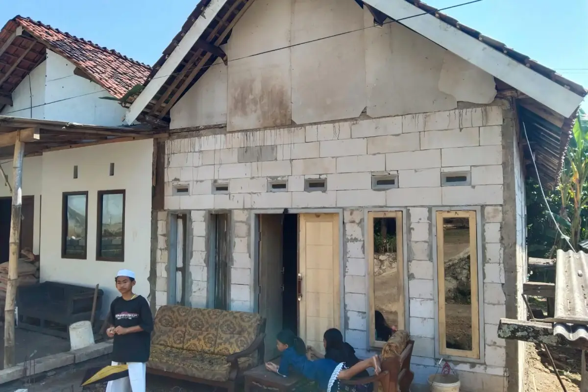 TMMD 128 Probolinggo Segera Rampungkan Rumah Layak untuk Khosinah