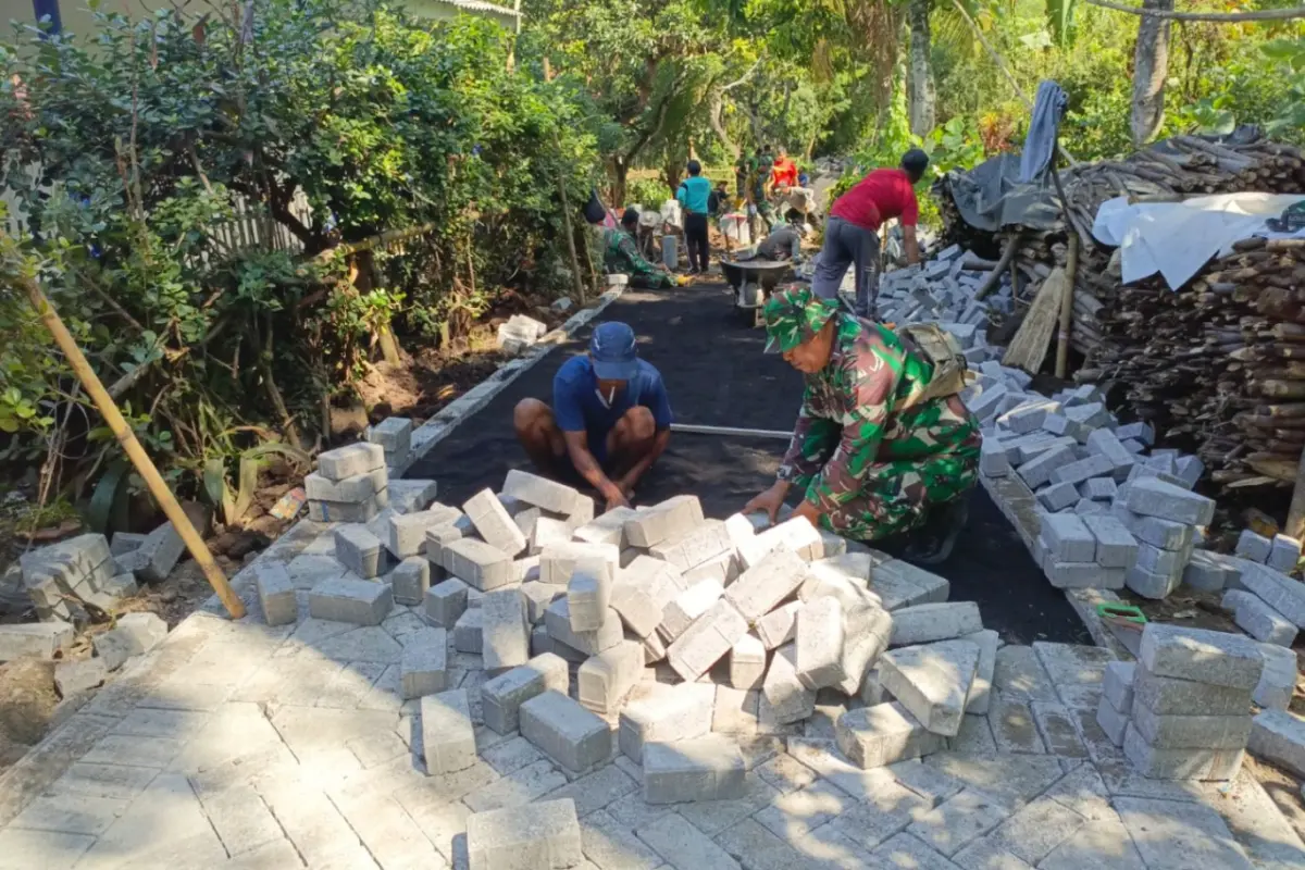 TMMD 128 Probolinggo Bikin Pedagang Sayur di Desa Brabe Jualan Lebih Lancar