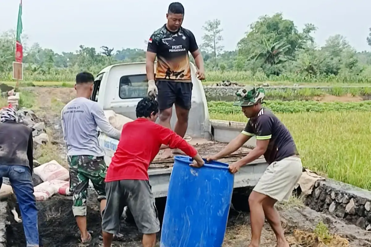 TPT TMMD 128 Gresik Capai 80 Persen, Gotong Royong TNI dan Warga Menguat