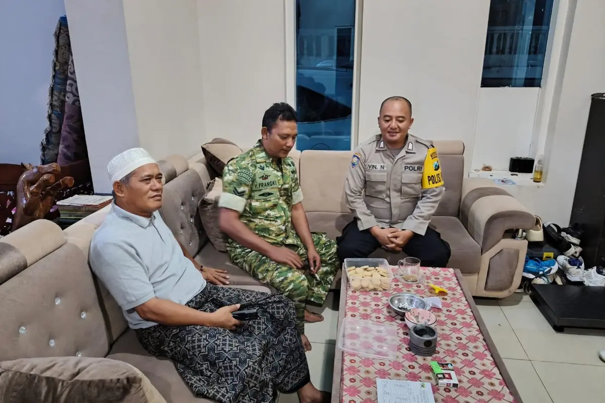 Usai TMMD 128 Probolinggo, TNI-Polri Jaga Kedekatan dengan Warga Lewat Komsos Malam Hari