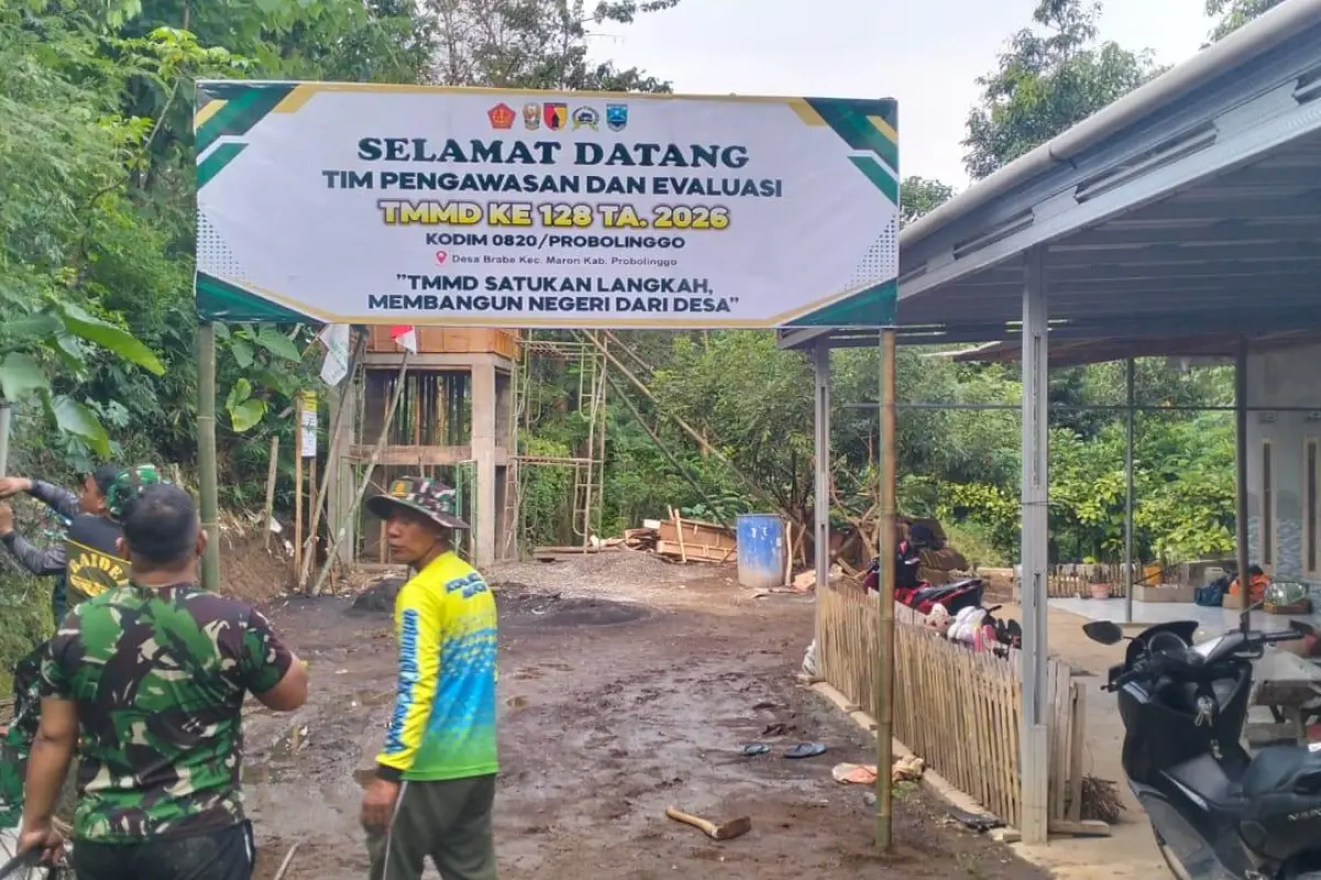 Tandon SPAM TMMD 128 Probolinggo Dipercantik Banner Sambut Tim Wasev Sterad TNI