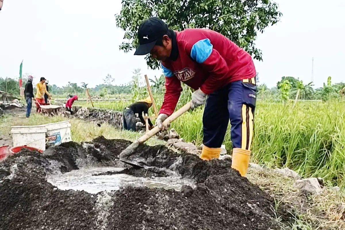 TPT TMMD 128 Gresik Capai 80 Persen, Lindungi Jalan Tani Slempit