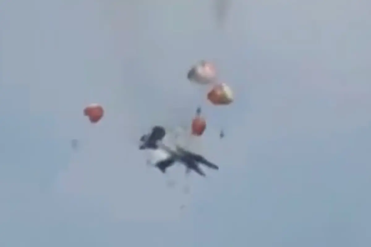 Dua Jet Tempur AS Bertabrakan di Udara Saat Air Show