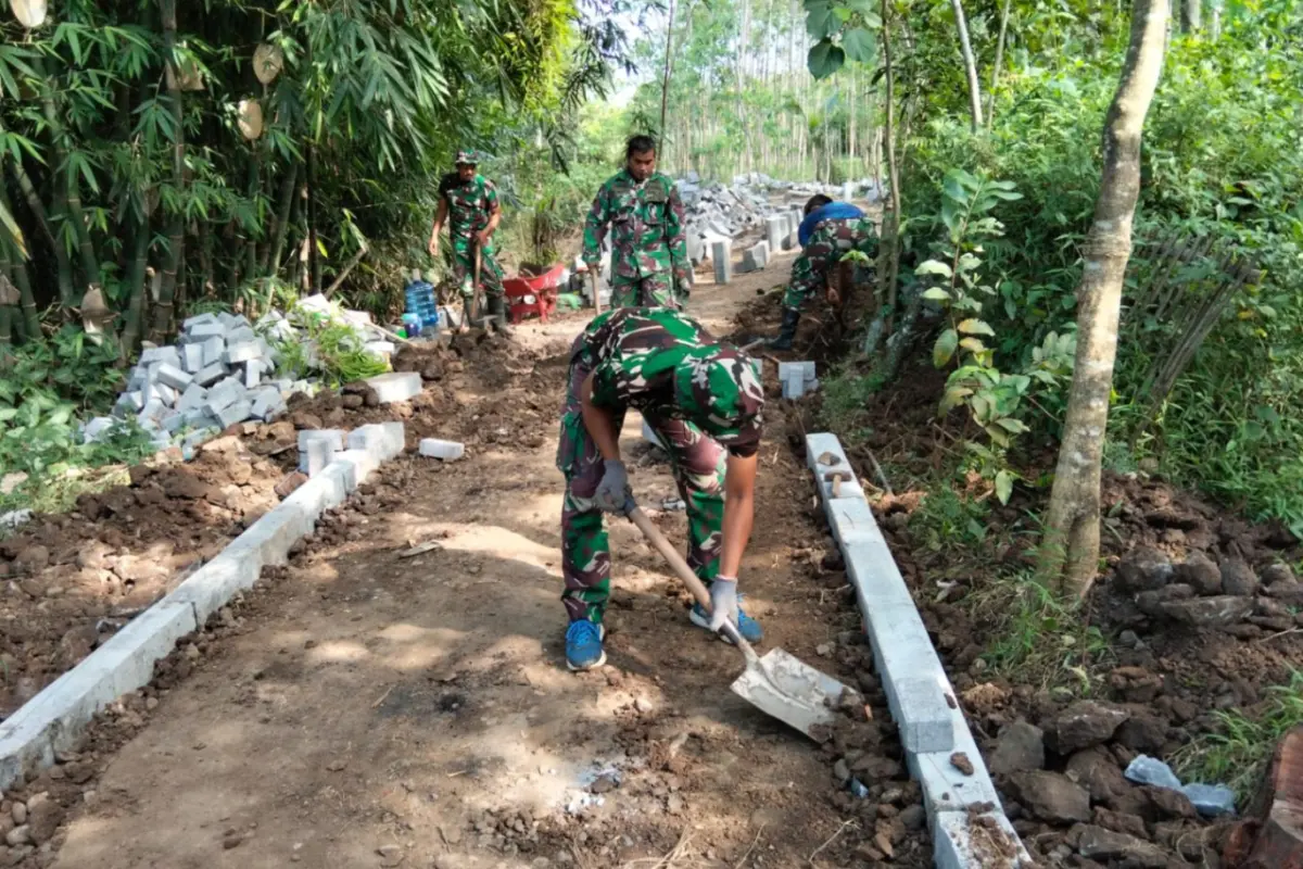 Bagesting 600 Meter TMMD 128 Probolinggo Jadi Fondasi Kuat Jalan Desa Brabe