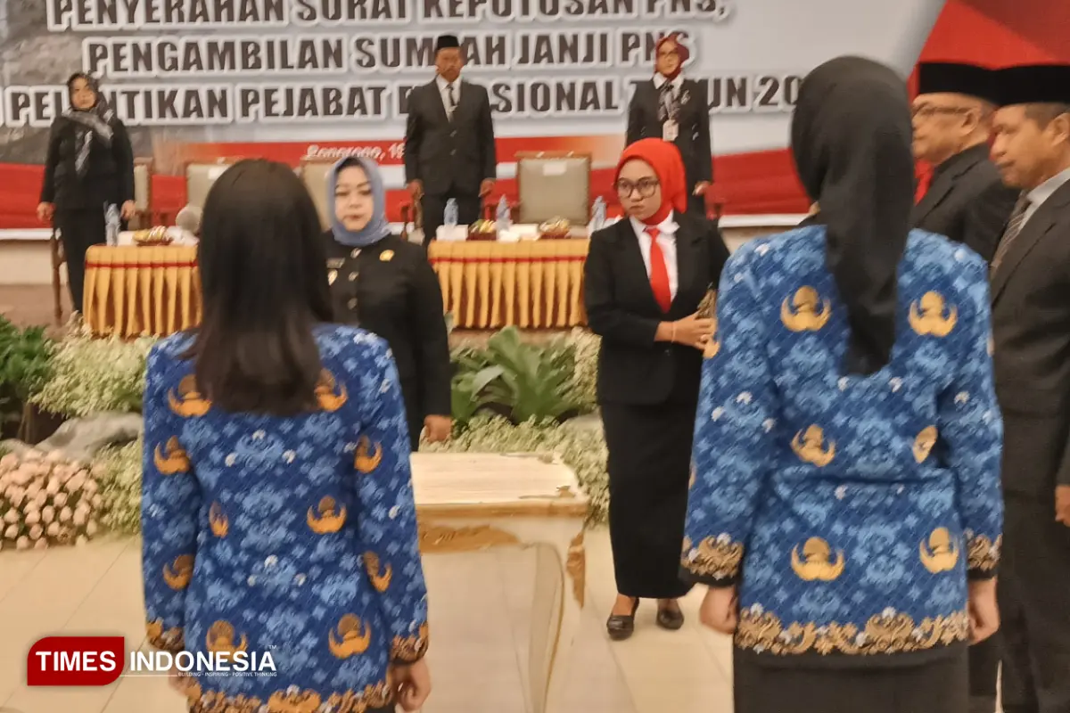 Plt Bupati Ponorogo Lisdyarita Serahkan SK 334 ASN, Tekankan Dedikasi dan Loyalitas