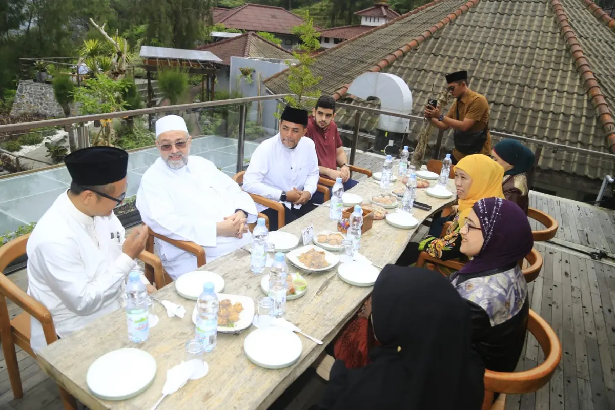 Gunung Bromo Dikunjungi Ulama Besar Dunia, Bupati Probolinggo Siapkan Ekosistem Wisata Halal Mancanegara