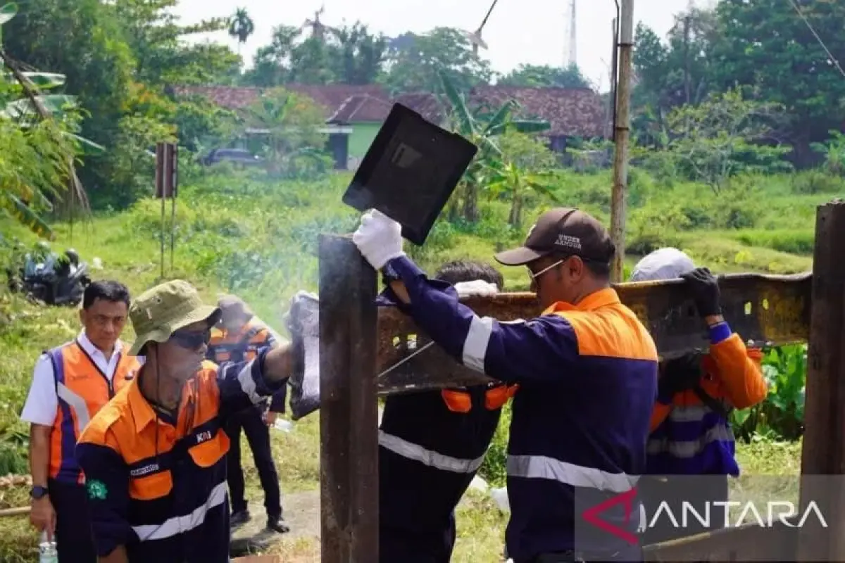 Perkuat Keselamatan Perjalanan KA, PT KAI Daop 6 Yogyakarta Tutup Dua Perlintasan Liar