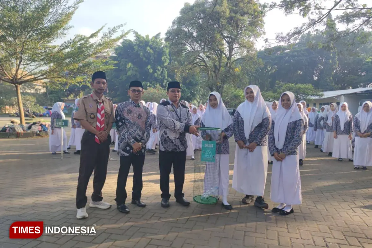 Pramuka ARRAWA Hadirkan Program Trash Bank School, Wujudkan Sekolah Ramah Lingkungan