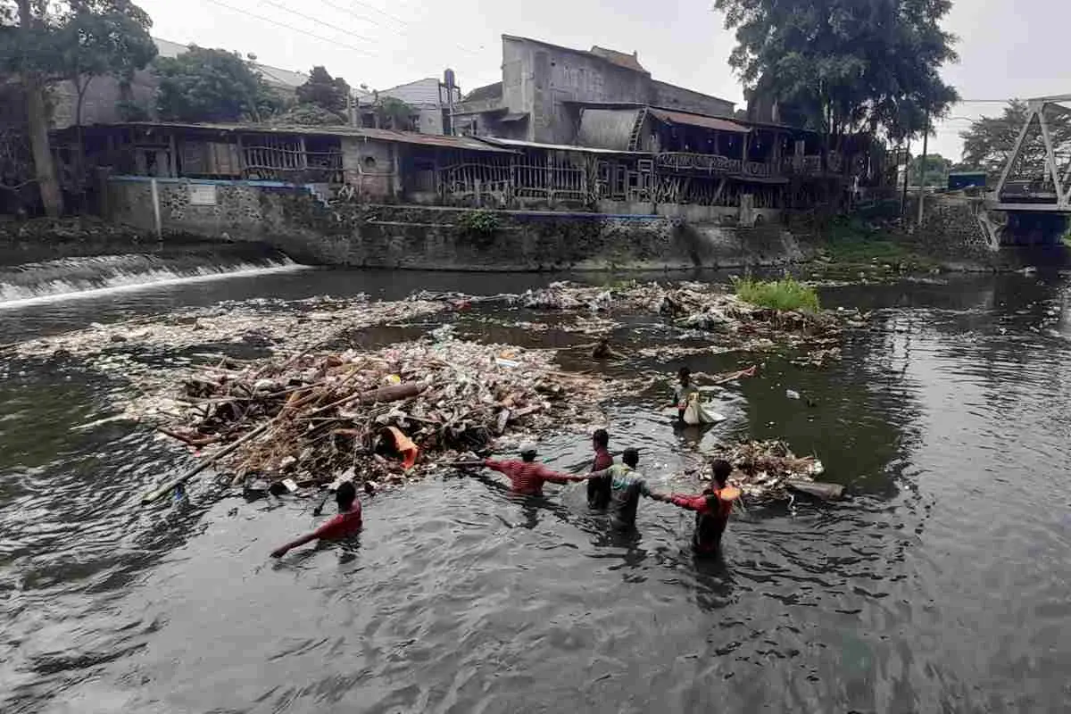 Hujan di Hulu Picu Sampah Menumpuk di DAM Winongo, Pengairan Sawah di Bantul Terimbas