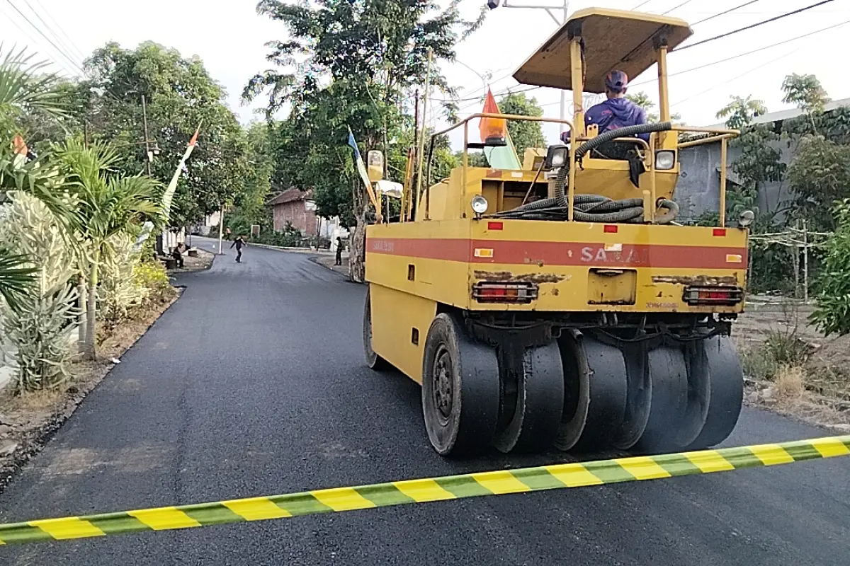 Aspal 10 Sentimeter TMMD 128 Gresik, Jalan Desa Kini Lebih Kokoh dan Tahan Lama