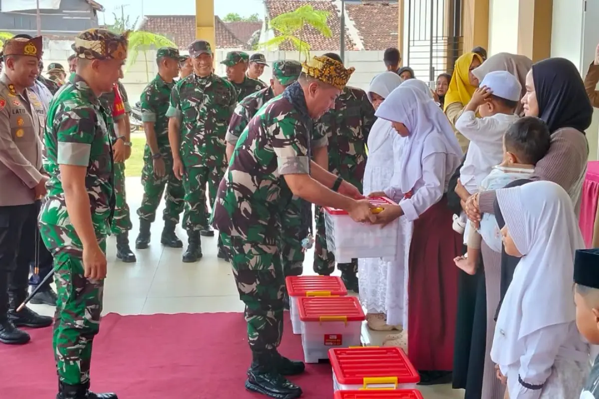 Tim Wasev Sterad Serahkan Bantuan untuk Anak Yatim, TMMD Ke-128 Hadirkan Sentuhan Kemanusiaan