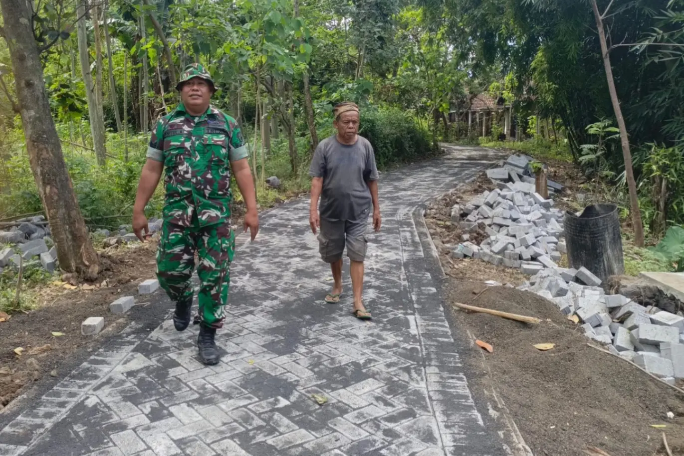 TMMD Ke-128 Hampir Rampung, Jalan Desa Brabe Tinggal 50 Meter Lagi