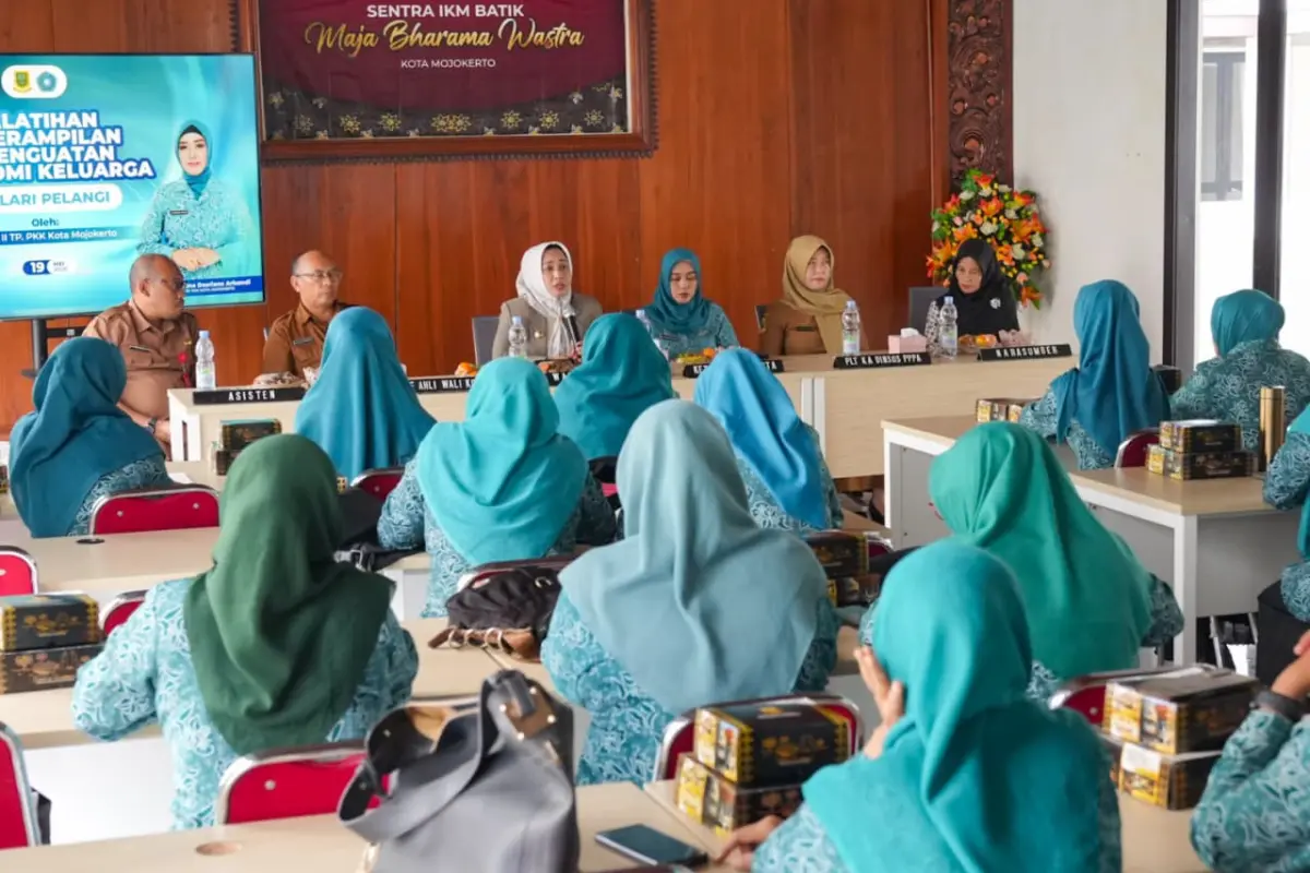 PKK Kota Mojokerto Diajak Kembangkan Ekonomi Kreatif Lewat Membatik