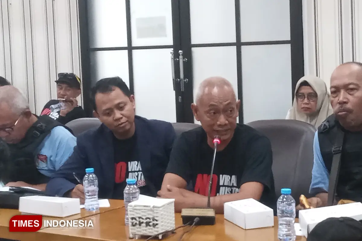 Demo Solidaritas Pak Dur di DPRD Kabupaten Malang Memanas,  Massa Tuntut Kejelasan