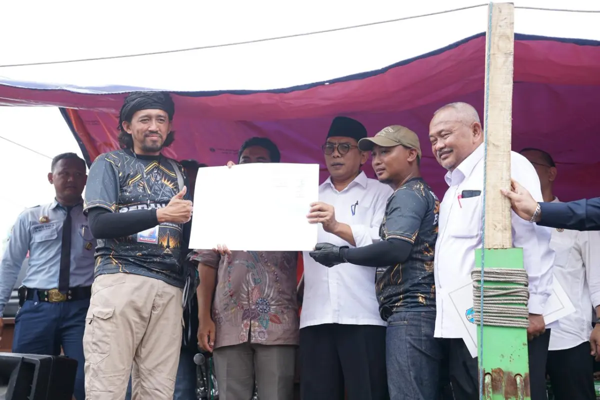 Ratusan Ojol Gelar Aksi di DPRD Jatim, Desak Pengesahan RUU Transportasi Online