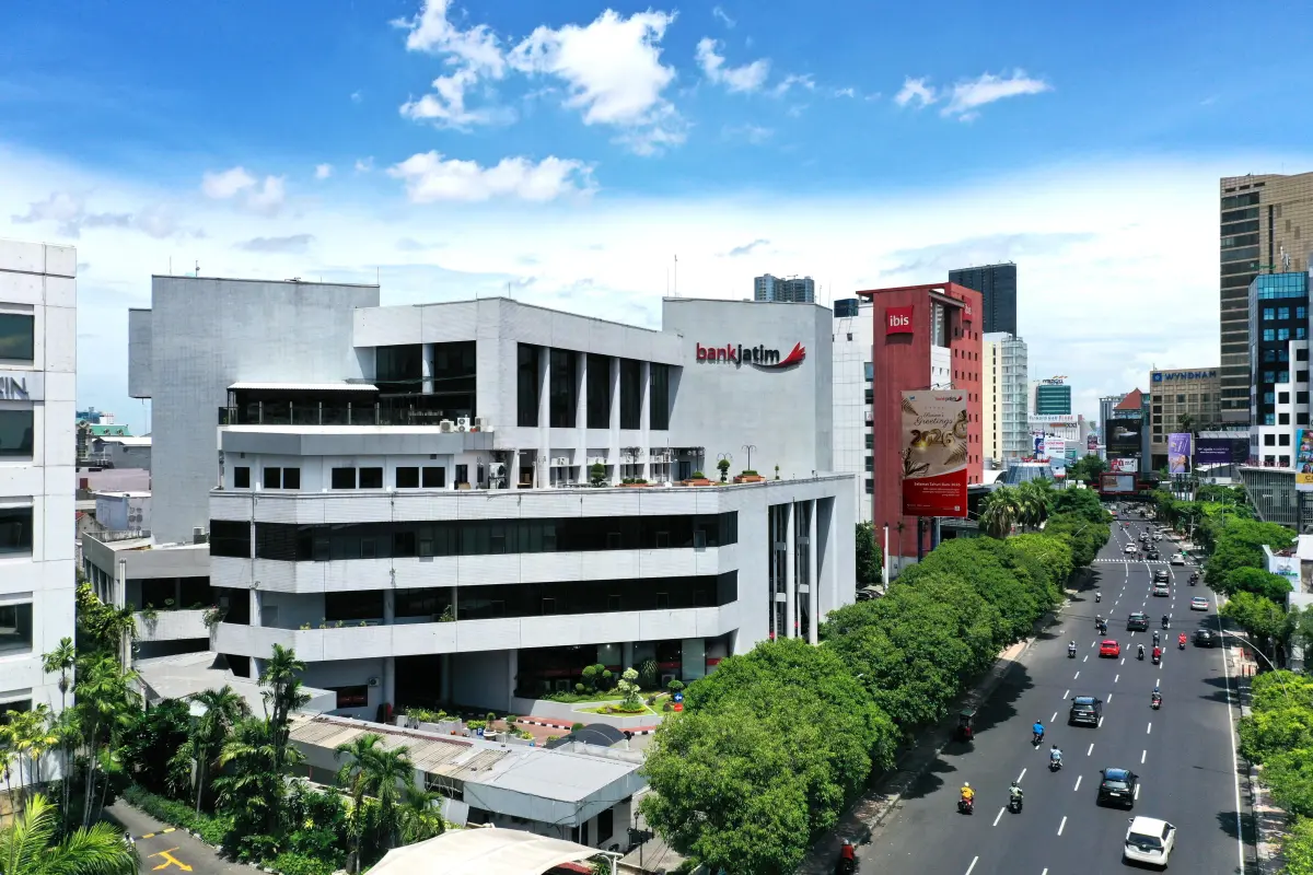 Komitmen Terhadap Pertumbuhan Berkelanjutan,  Jajaran Direksi Bank Jatim Borong Saham