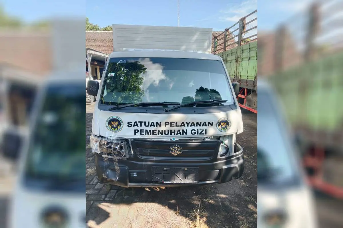 Mobil Operasional MBG di Bondowoso Tabrak Motor, Korban Alami Luka