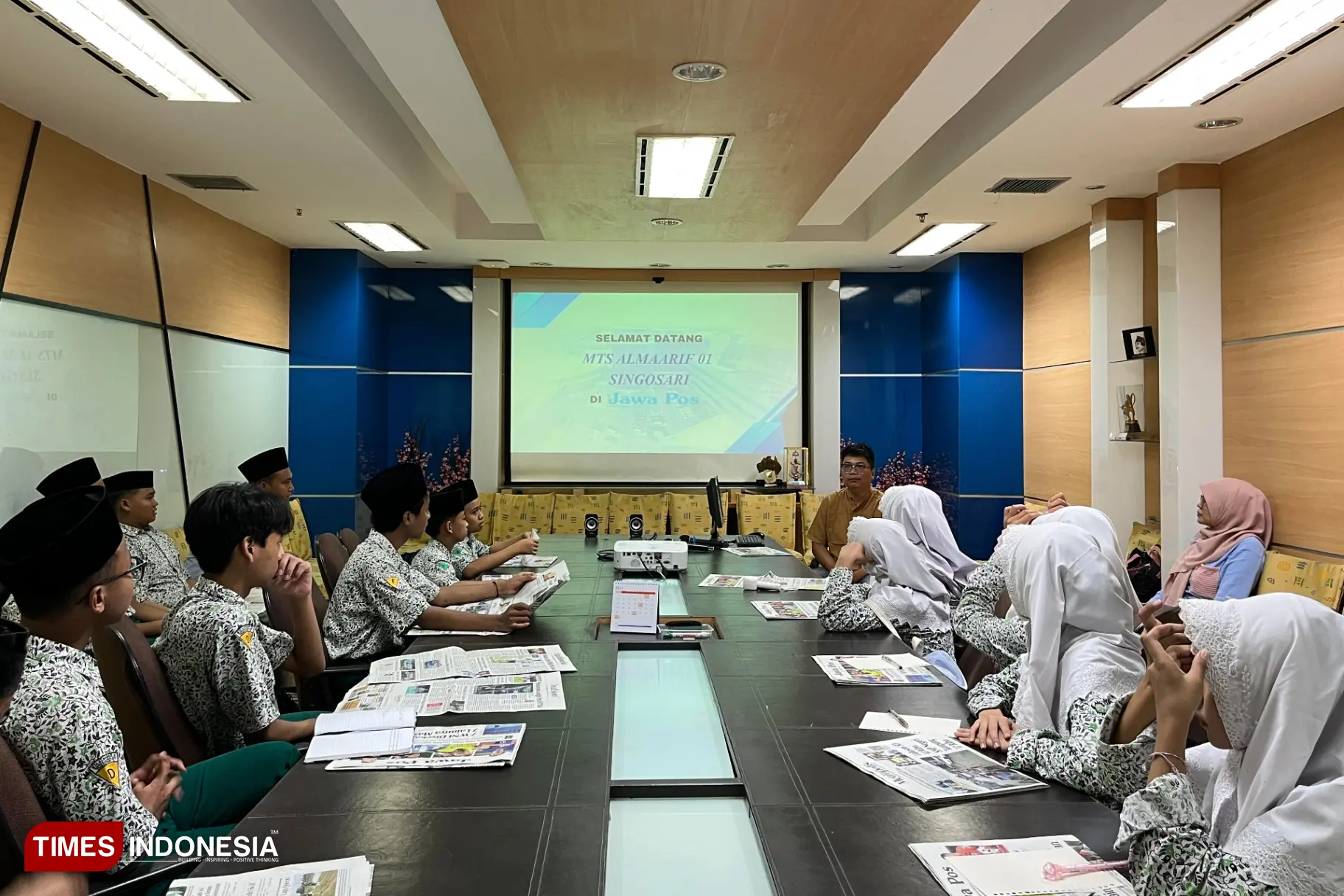Mengintip Dunia Redaksi, MTs Almaarif 01 Singosari Cetak Generasi Kritis dan Melek Informasi