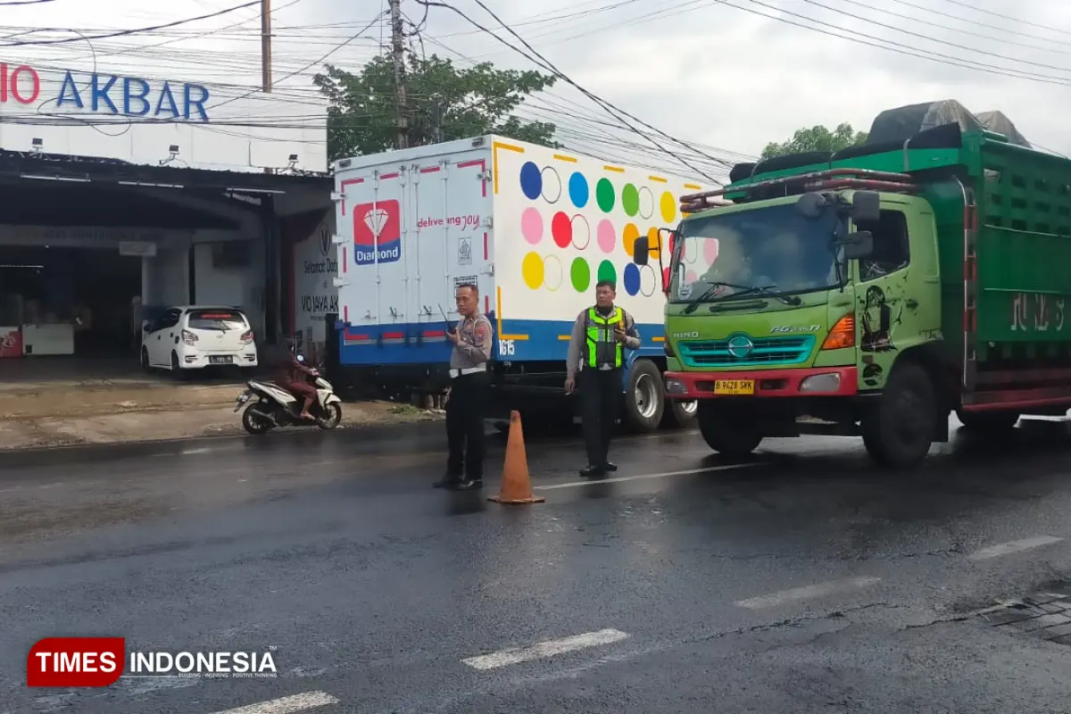 Satlantas Polresta Banyuwangi Urai Kemacetan Ketapang Akibat Cuaca Buruk