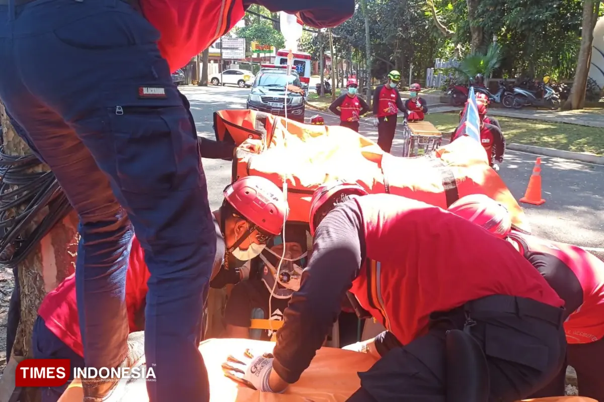 PMI Kota Malang Latih Tim Penyelamat dari Seluruh Indonesia, Simulasi Evakuasi Korban Kecelakaan Digelar
