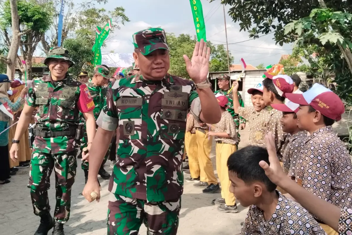 Sebulan Tinggal Bersama Warga, Satgas TMMD 128 Gresik Tinggalkan Kenangan Haru di Desa Slempit