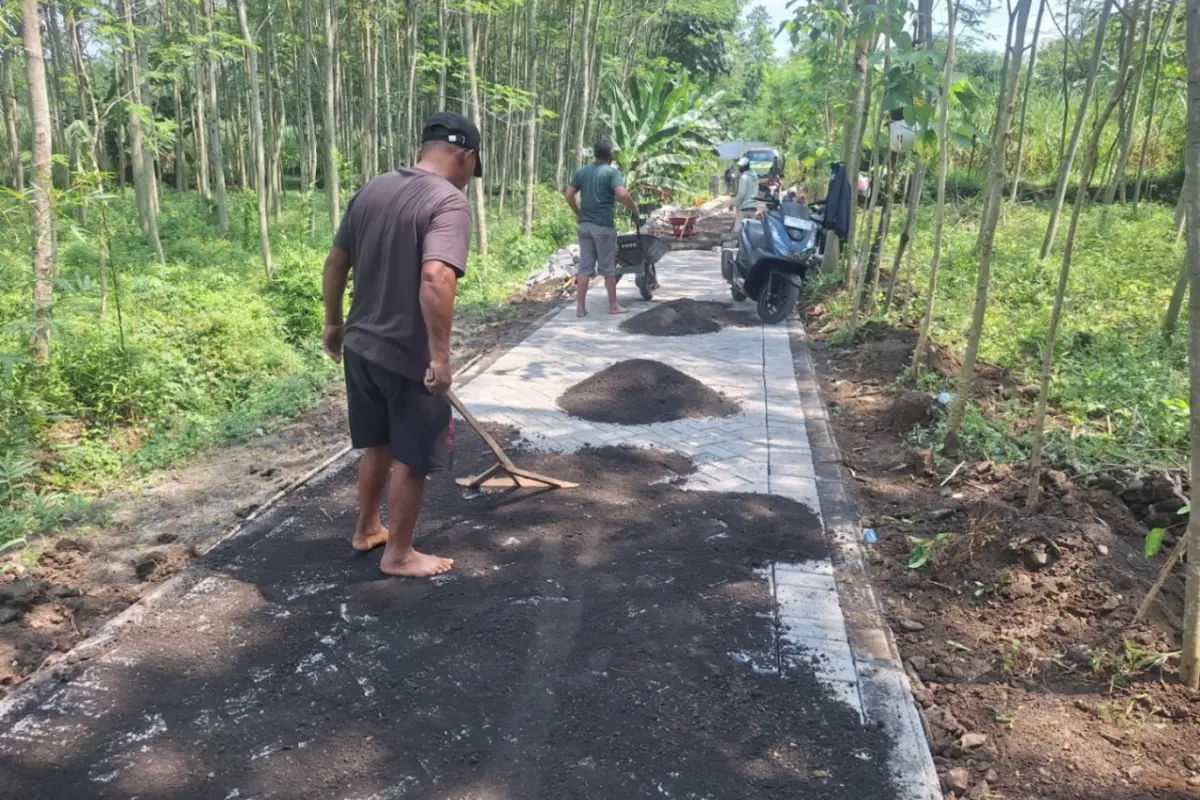 TMMD 128 Probolinggo Tuntaskan Pavingisasi 600 Meter, Akses Warga Desa Brabe Kini Lebih Lancar