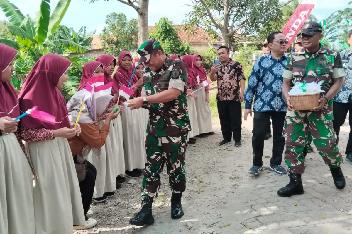 TMMD 128 Gresik Tinggalkan Kisah Kebersamaan TNI dan Warga Desa Slempit