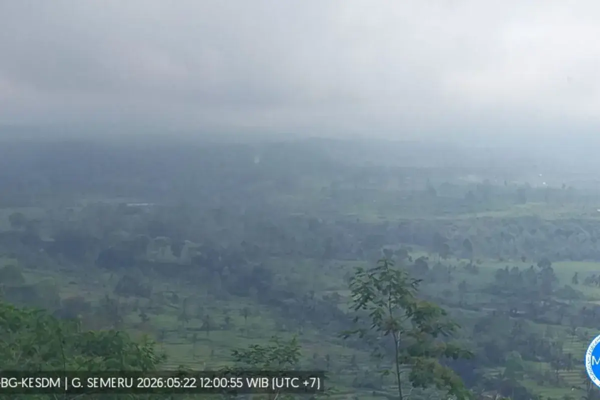 Gunung Semeru Erupsi Disertai Awan Panas, Petugas Ingatkan Potensi Lahar di Aliran Sungai