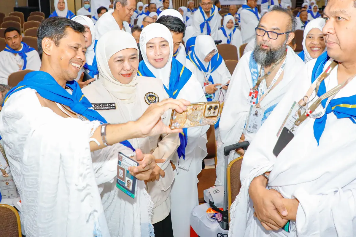 Gubernur Khofifah Lepas Kloter Terakhir Embarkasi Surabaya