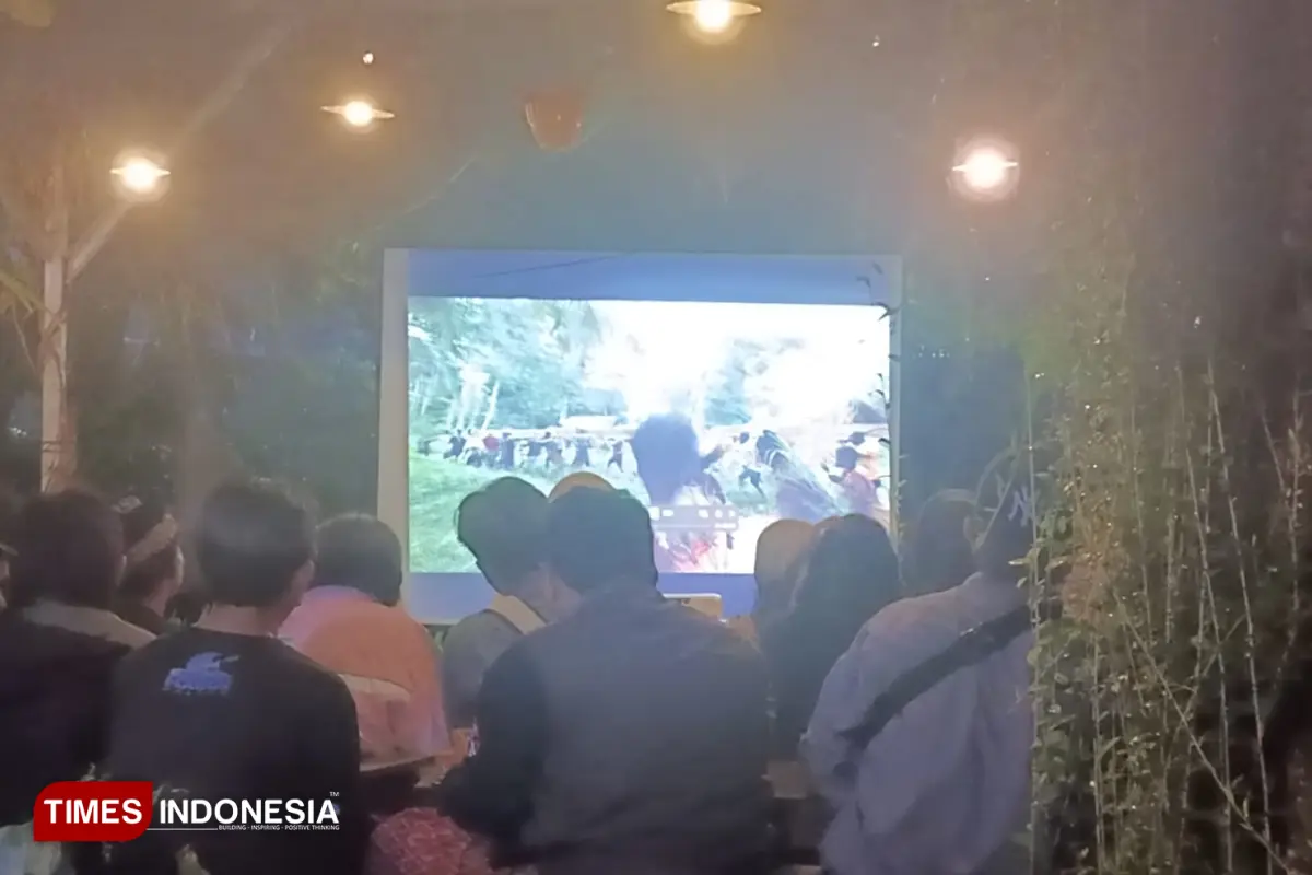 Nobar Pesta Babi di UNIRA Malang: Refleksi 28 Tahun Reformasi
