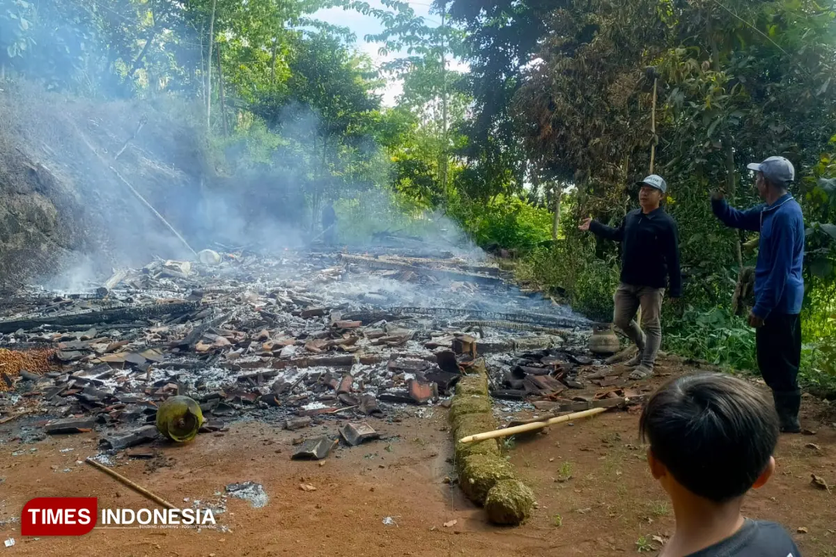 Kebakaran Rumah di Botolinggo Bondowoso Akibat Kebocoran Gas, Satu Warga Luka